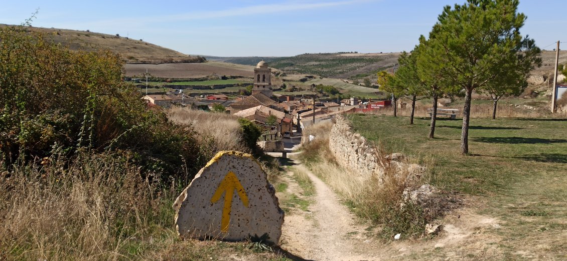 J7. Mesata passé qui a la réputation d'être un plateau glacial, je descends dans le village de Hontanas, blotti dans une dépression.