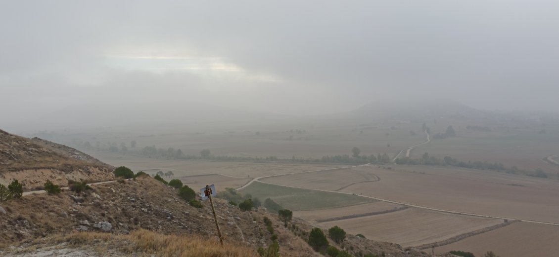 J8. La brume donne un aspect fantasmagorique au paysage, j'adore.