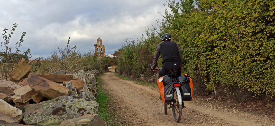 J12. Piste de terre non dénuée de charme, à l'entrée de El Ganzo.