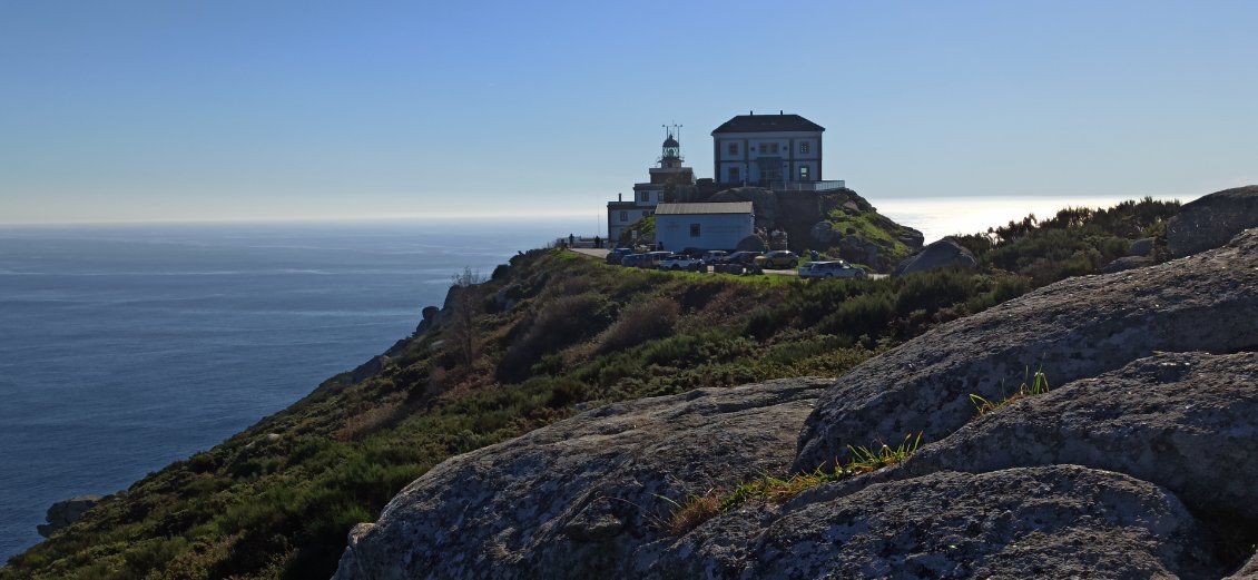 J19. Un phare a été construit sur la pointe du cap.