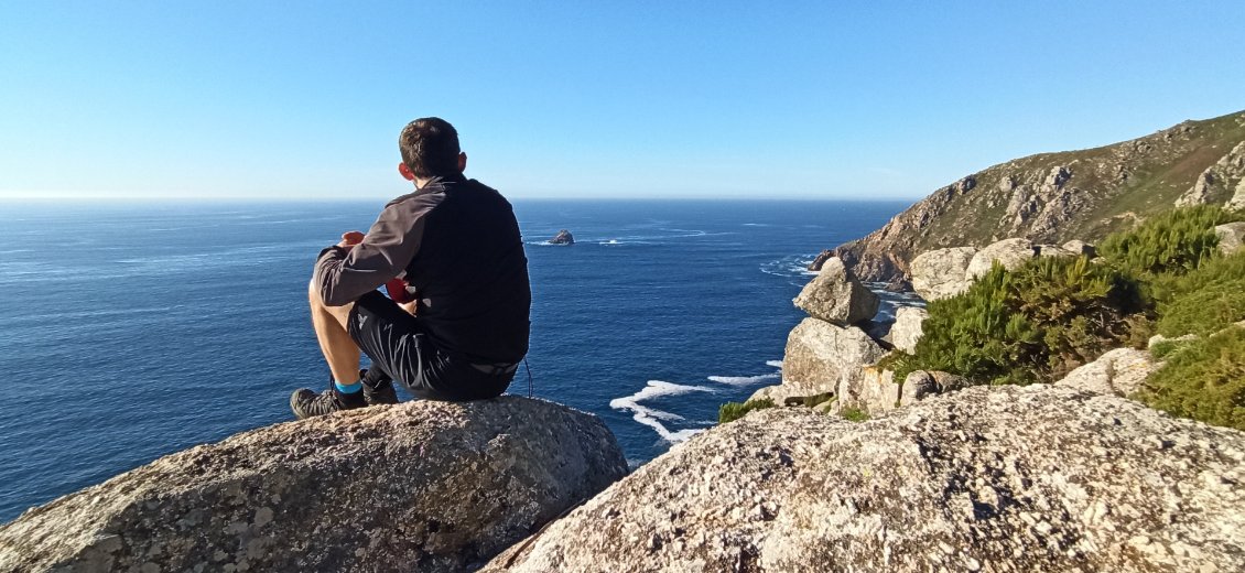 J19. Je profite d'un moment de quiétude pour admirer le paysage et repenser à ce voyage riche en expériences et émotions.
