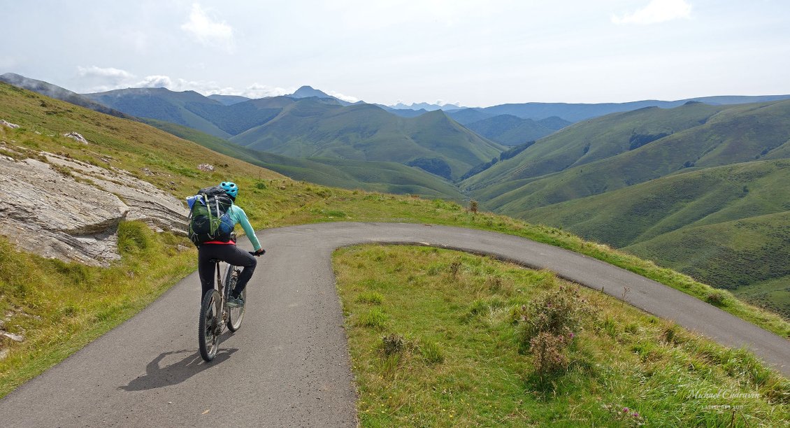 En descendant d'Errozate (Pays basque français).