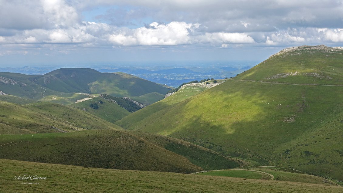 Jolie petite combe en versant ouest de l'Urkulu.