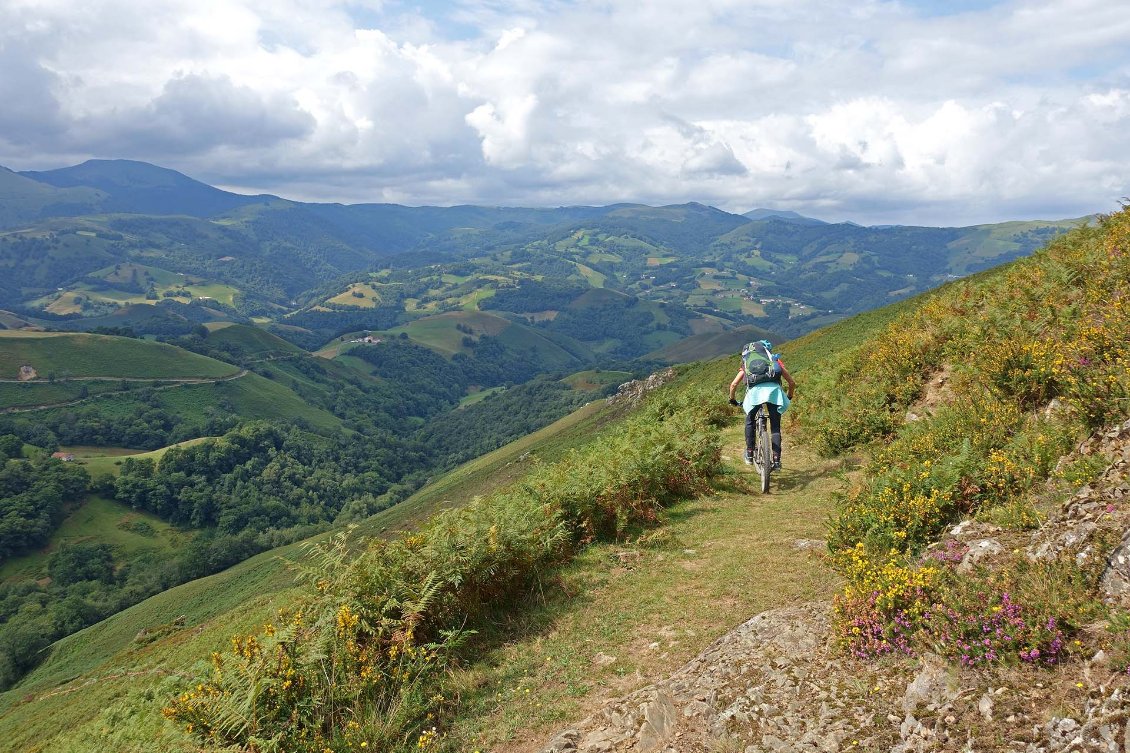 Sous le col de Mizpira, vallées des Aldudes