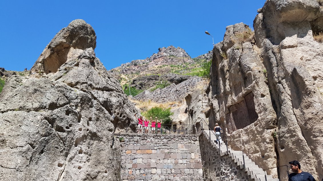 A la découverte des chapelles troglodytiques de Geghard