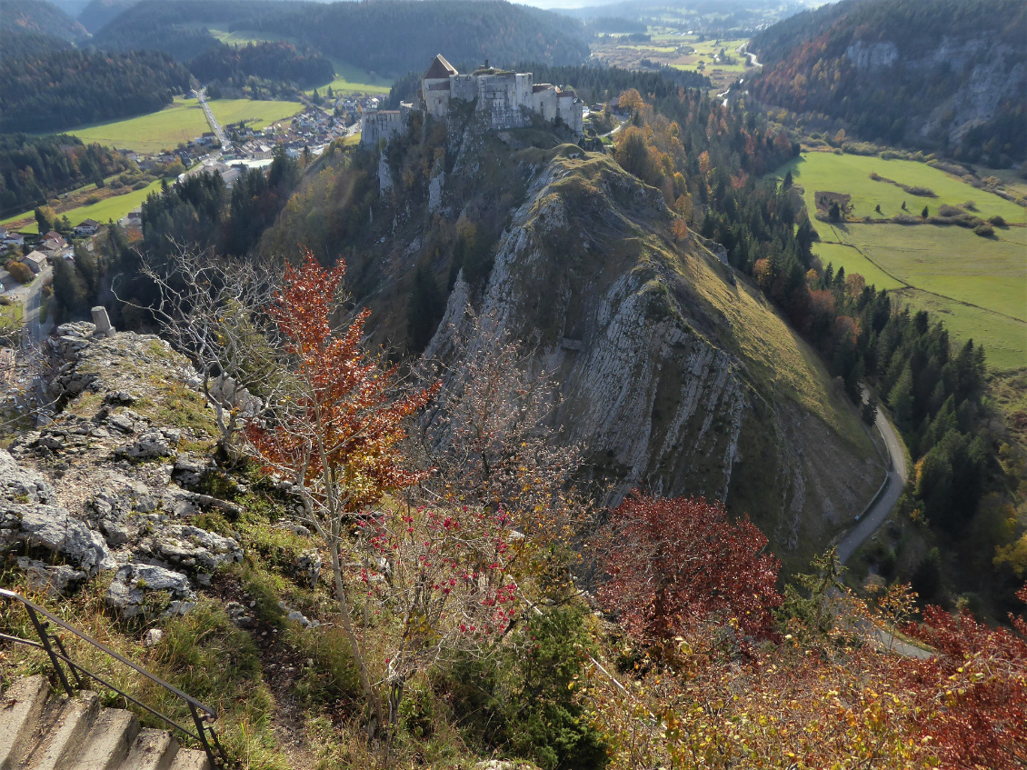 Cluse de La-Cluse-et-Mijoux, entre les plis du Larmont et du Laveron