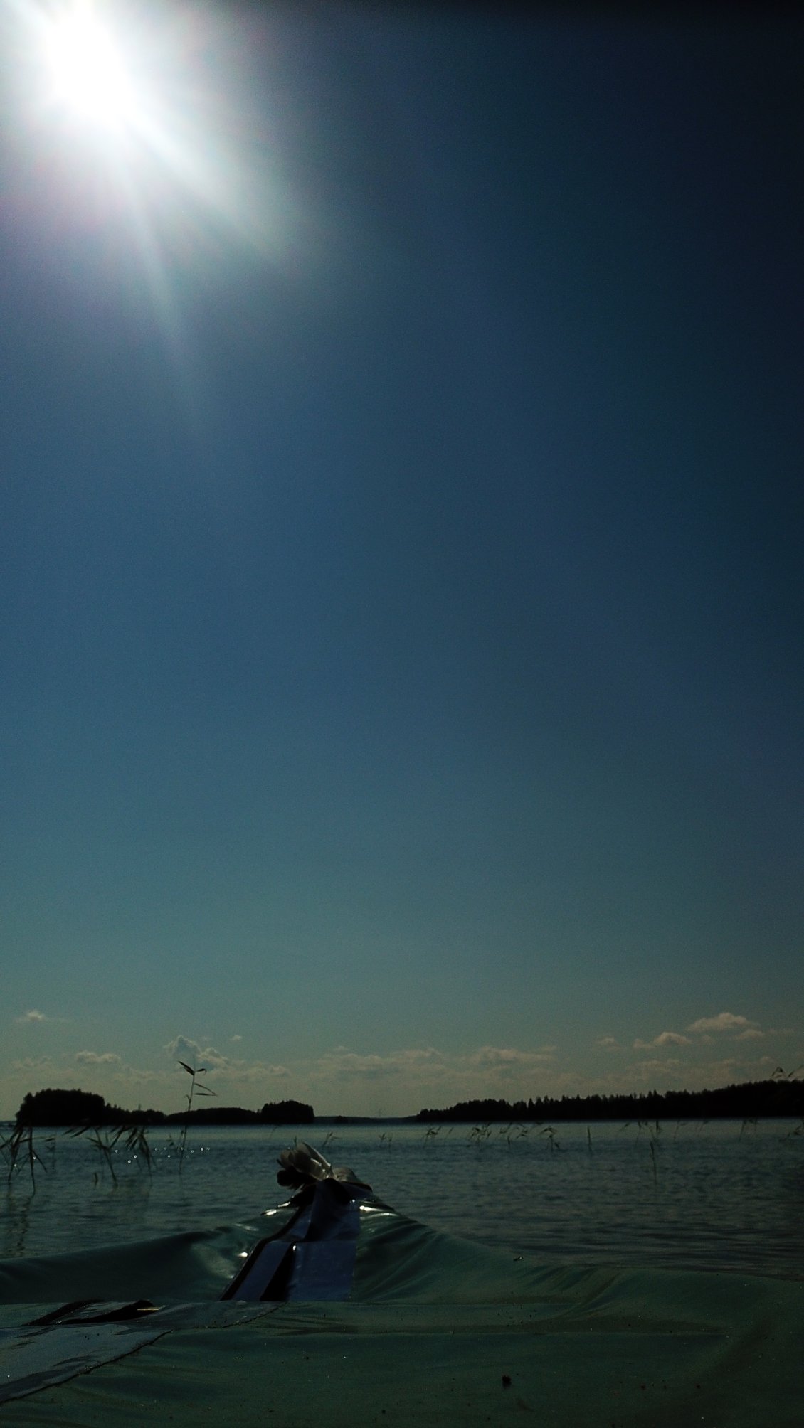 Nous décidons de naviguer durant les heures de nuit et de se protéger du soleil durant la journée.