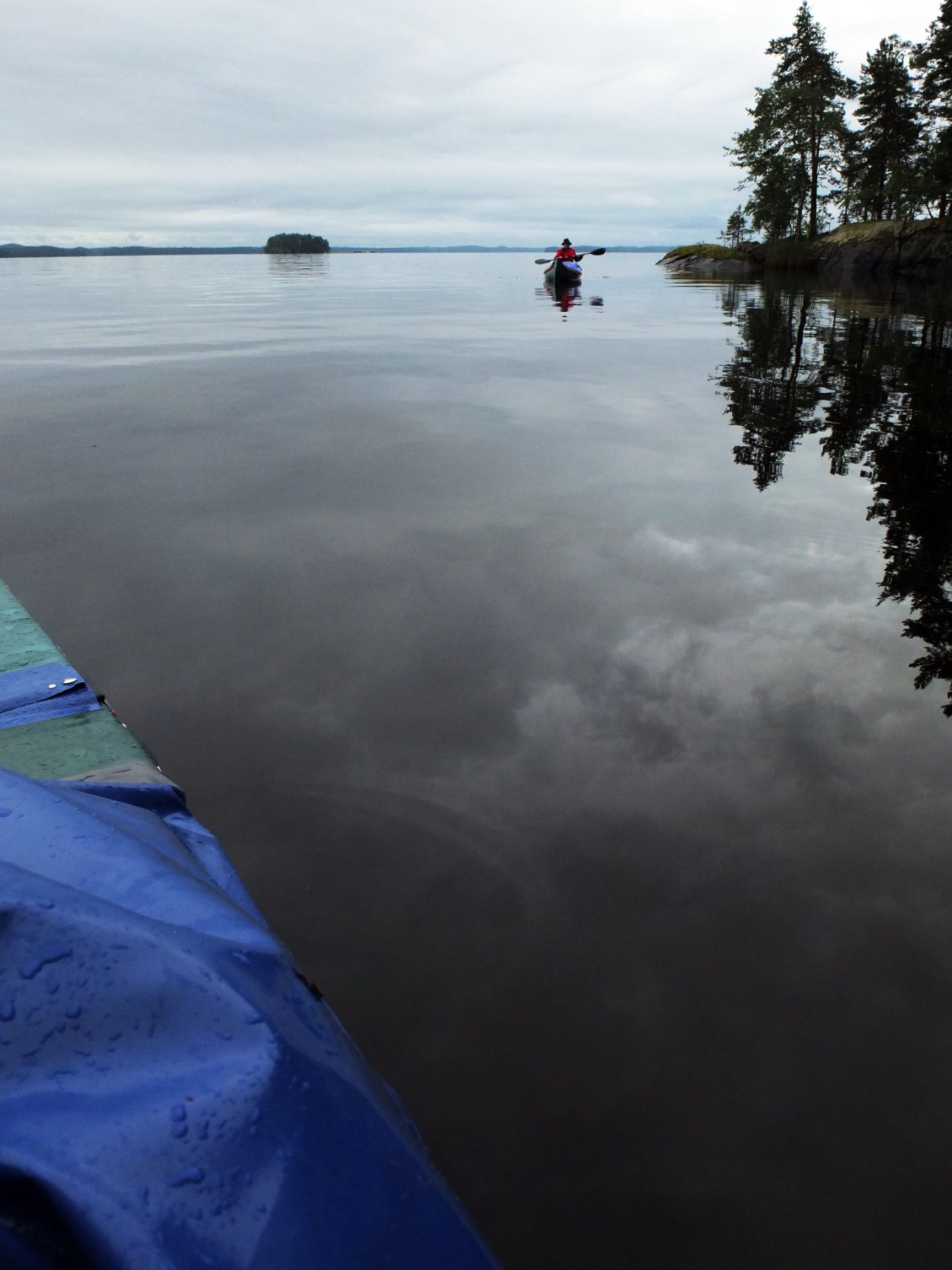 Nous venons de franchir Savonlinna sans faire une seule image. Comme on le voit, la journée est d'un calme saisissant.
