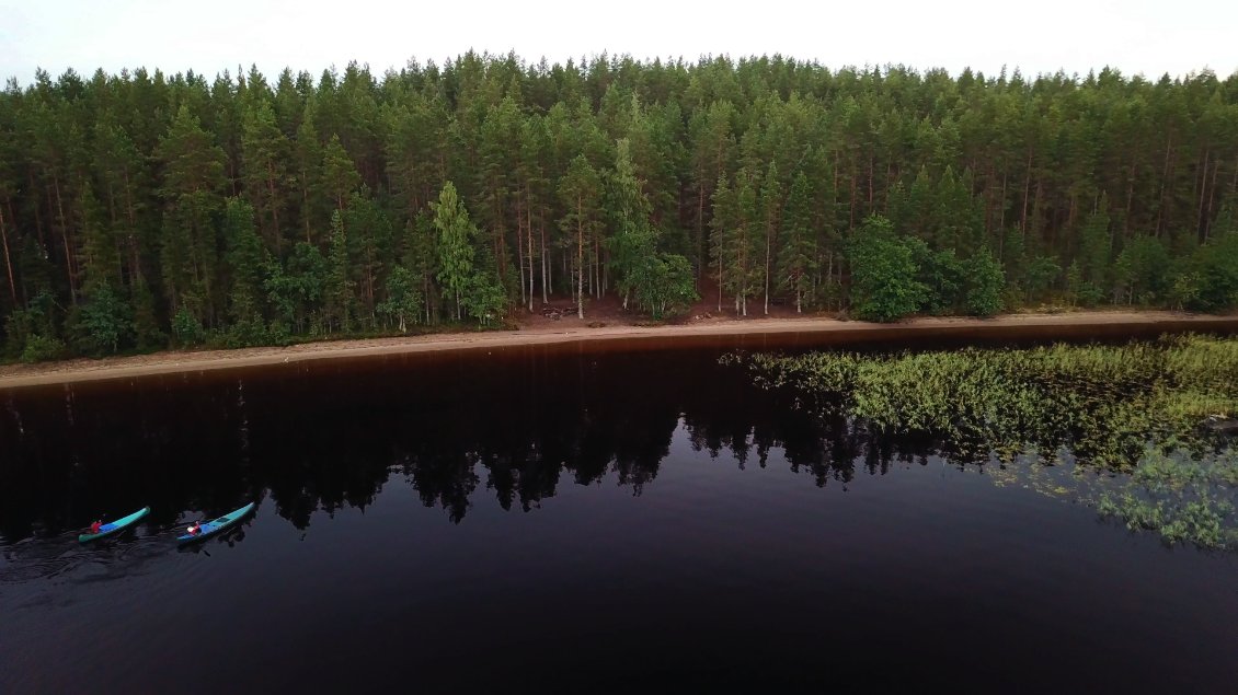 Nous les inspectons avant d'en choisir un, nous sommes dans le parc national du Linnansaari pourvu d'une vingtaine de lieux de bivouacs.