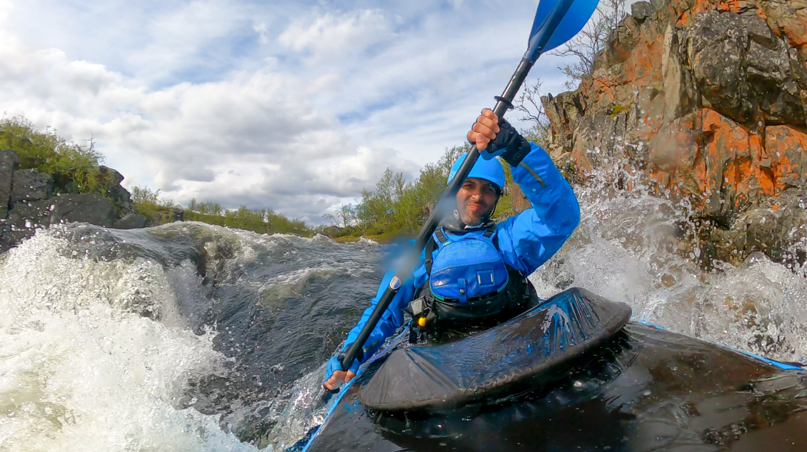 Rando-packraft sur les rivières sauvages de Laponie suédoise.
Photo : Sylvain Rebillard