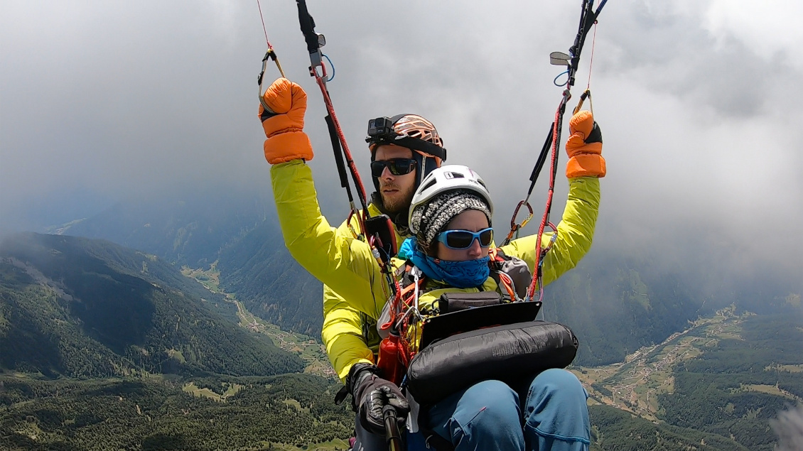 Les Alpes vues du ciel. Traversée de l'arc alpin en parapente.
Photo : Sébastien Remillieux