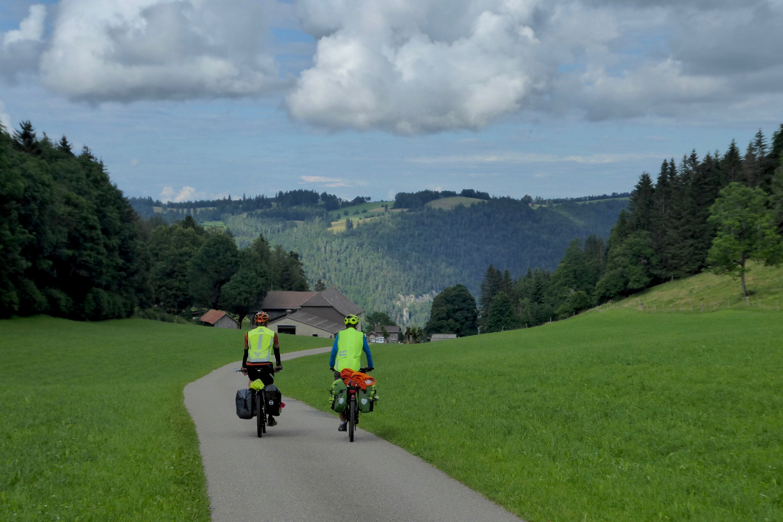 Jura : cyclo-circonvolution dans le nord-est du massif.
Photo : Manon