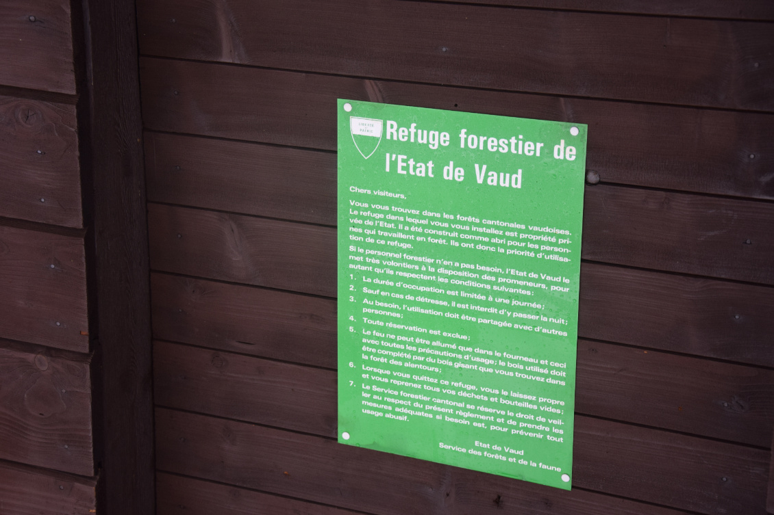 Conditions d'utilisation des cabanes du Risoux.
Photo : Yannick Vericel
Randovive.fr
