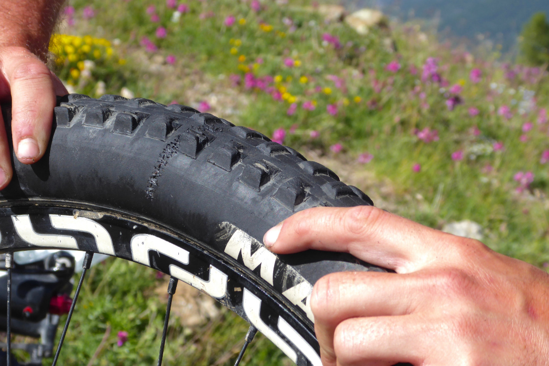 La couture est belle, mais montre ses limites dès les premiers tours de roue.