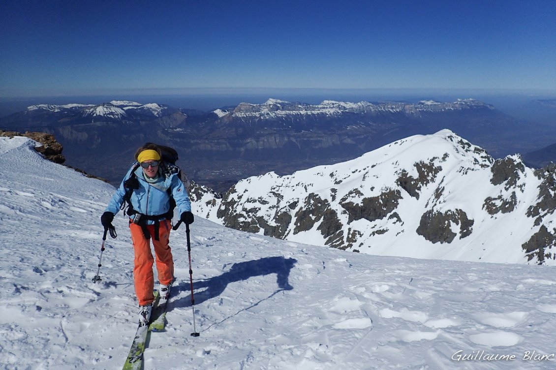 Épaule du Rocher de l'Homme. Au fond, le massif de la Chartreuse. 