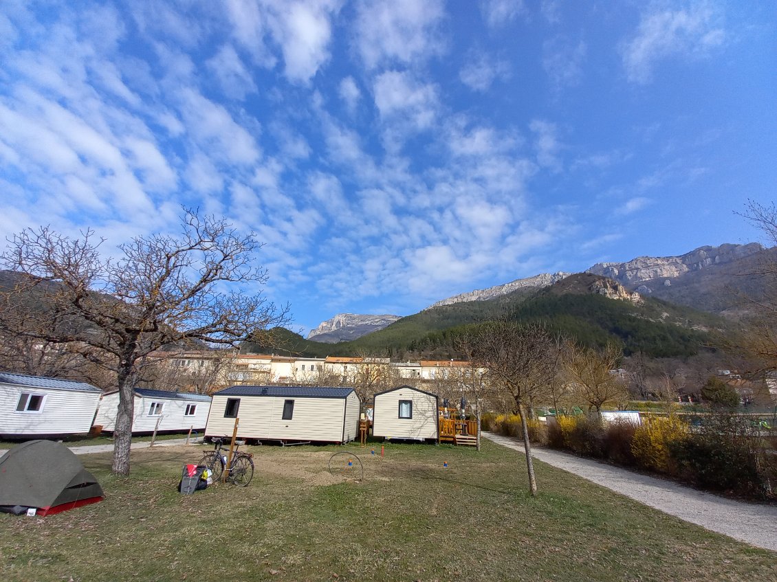 Au camping municipal de Chatillon en Diois, entre rivière et village, juste le top