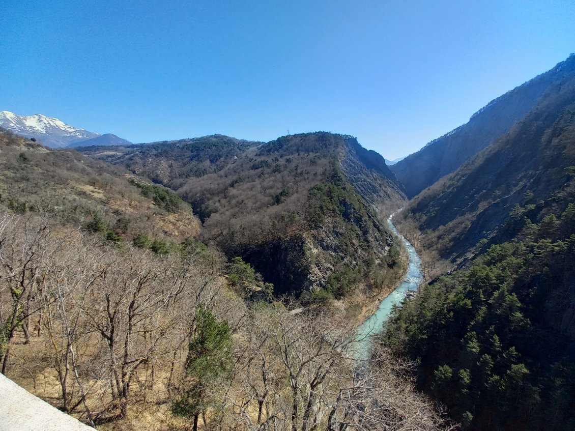 On passe ici au dessus du Drac, juste en aval du barrage de Saint Pierre Cognet