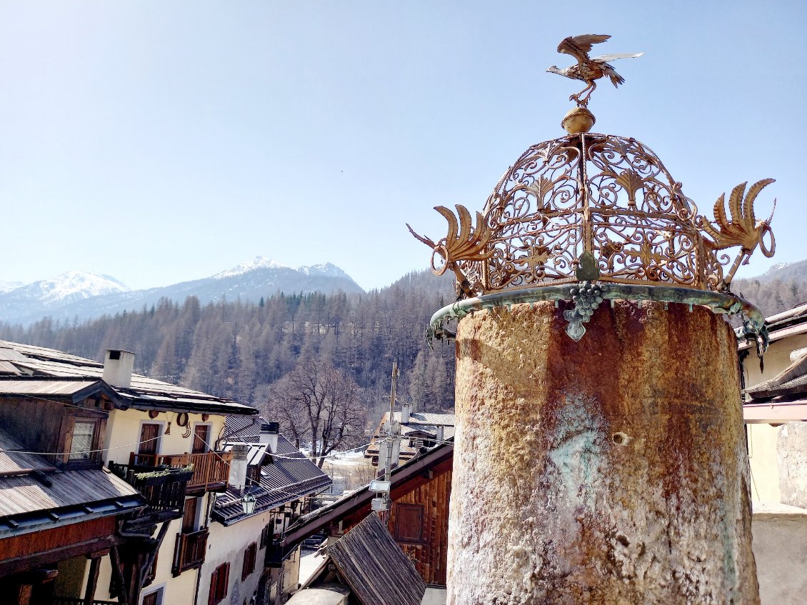 Devant la chapelle de la Madone de nieve