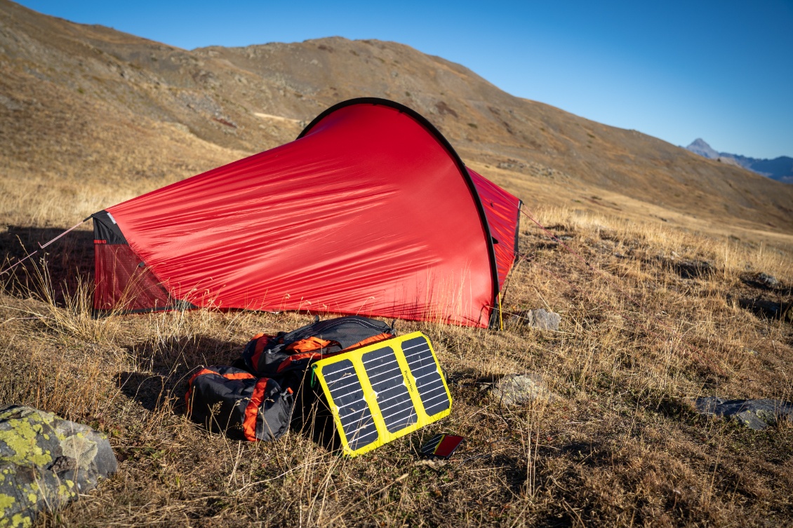 Charger ses appareils au bivouac, loin de tout, sans rien faire, idéal non ?