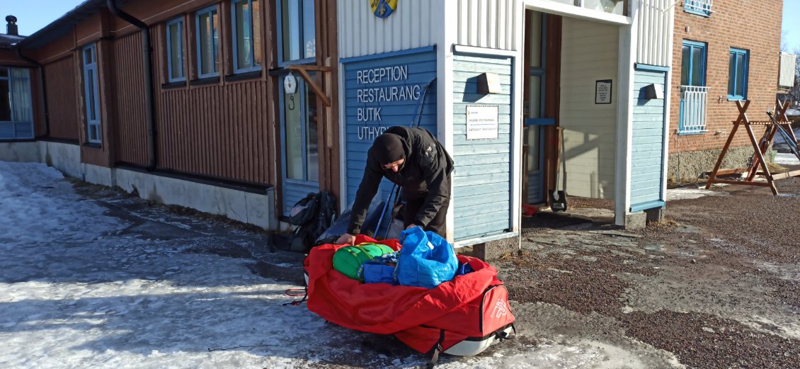 J1. Chargement de la pulka en mode Tetris, chaque sac finit par trouver sa place.