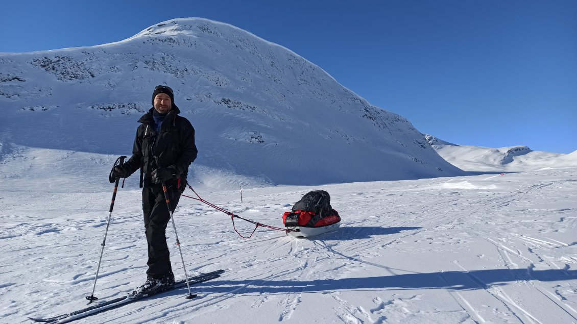 J5. Descente presque réussie avec tout de même une belle chute. Cela mérite bien la pause pour la photo ...