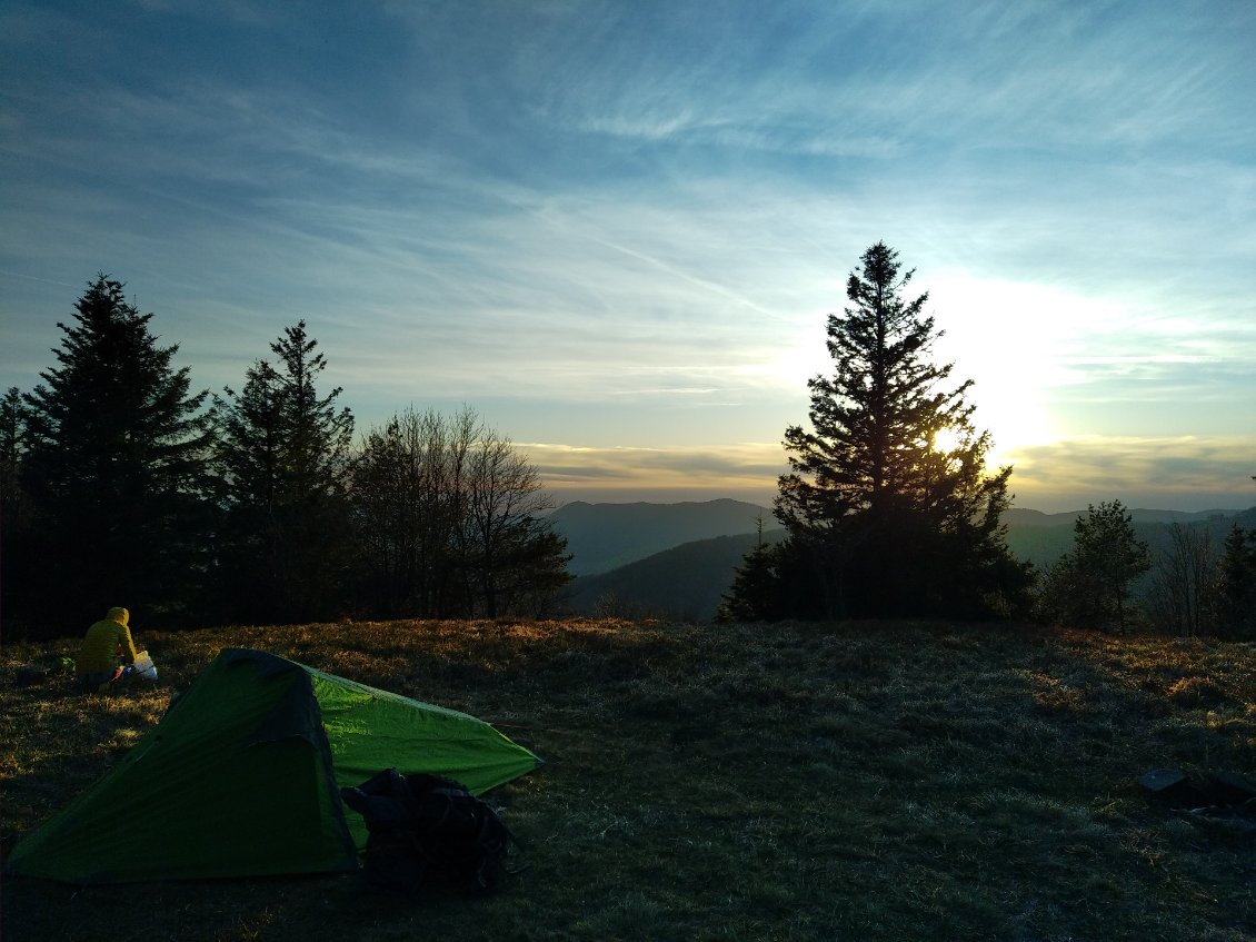 Bivouac après le déménagement. C'est mieux non ?