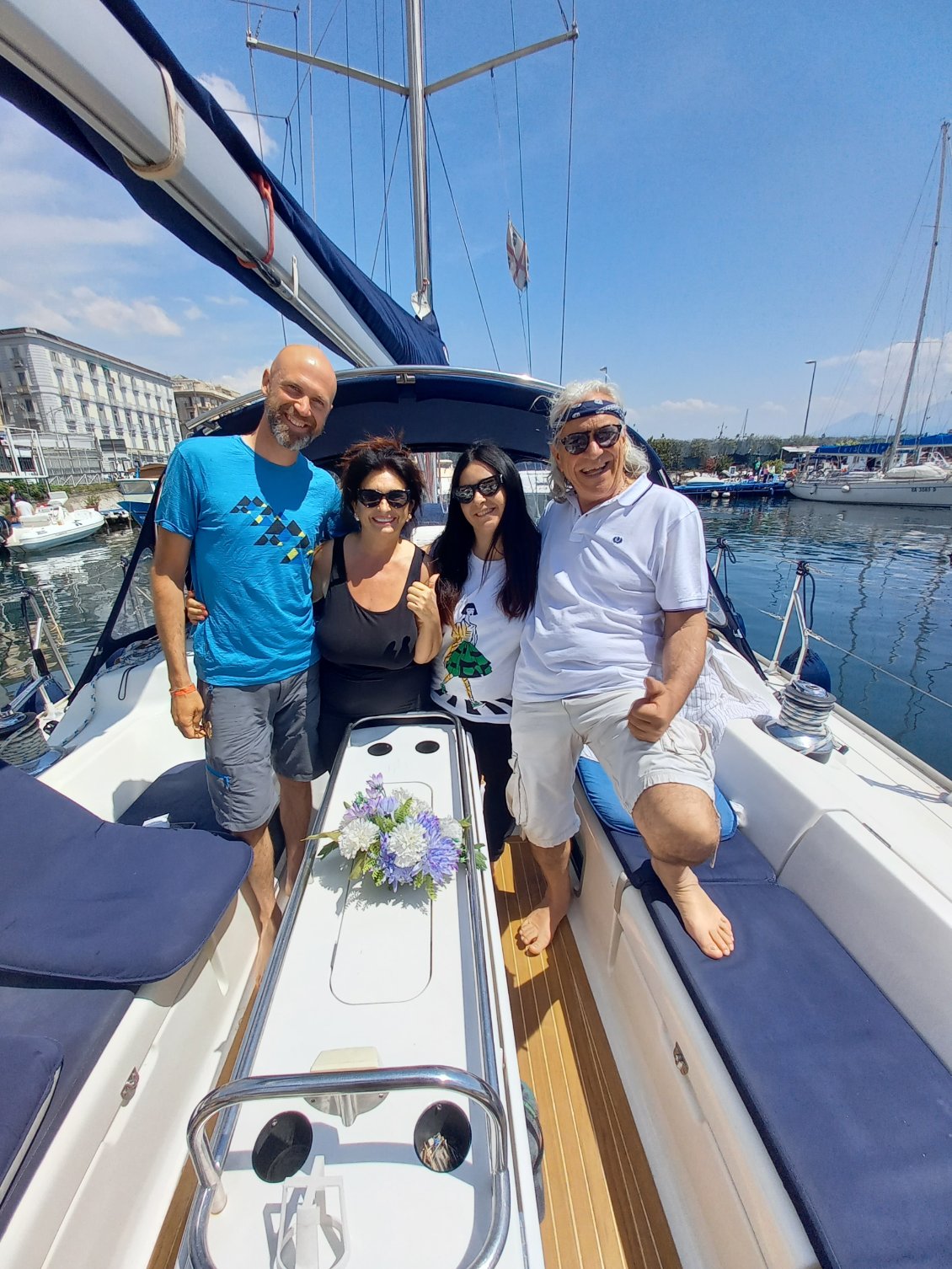 Dans le port de Naples, avec mes enthousiastes hotes Giovanni, Emilia et leur fille Ciara