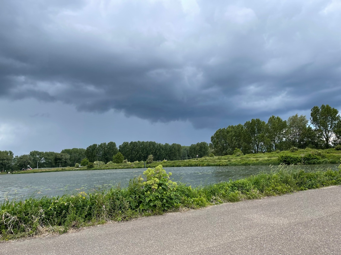 Les nuages se déversent sur moi régulièrement