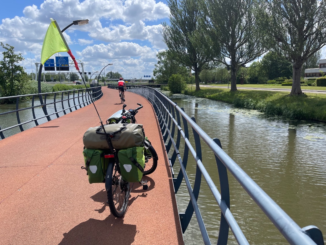 Une passerelle sur l’eau pour velos