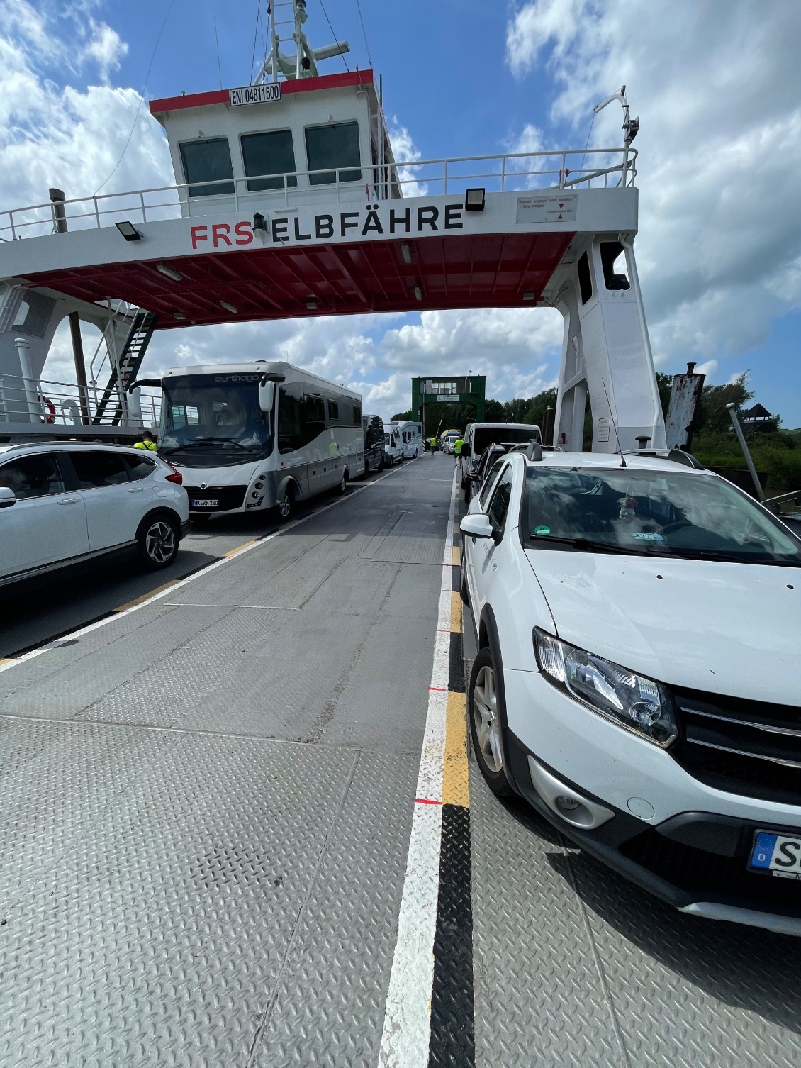 Le ferry pour Glückstadt. Je franchis l’Elbe, je ne vais pas à Hambourg.