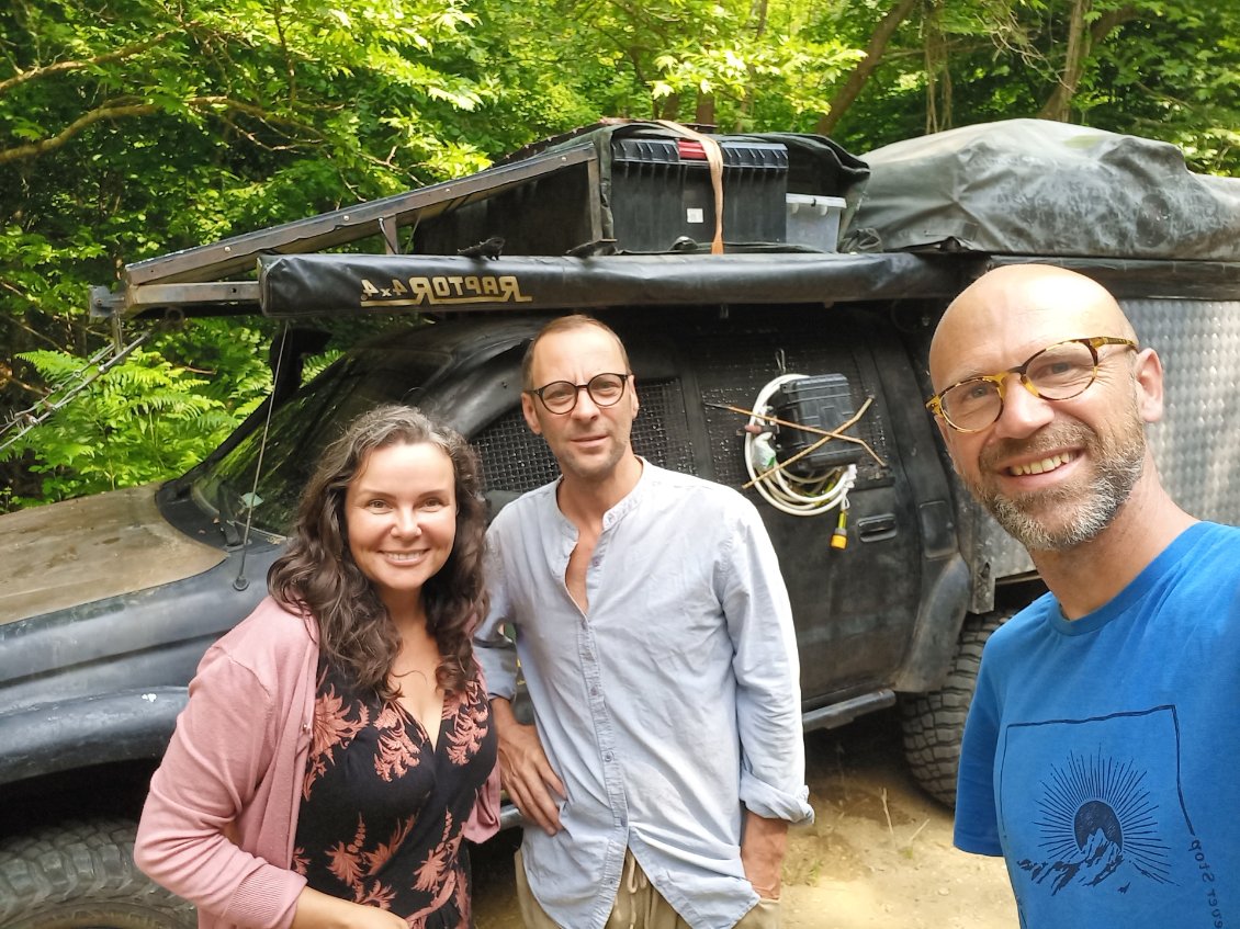 La rencontre d'un couple anglo-polonais tres sympas, et a l'arriere leur maison a roulettes depuis 2 ans. Et des reves d'Afriques