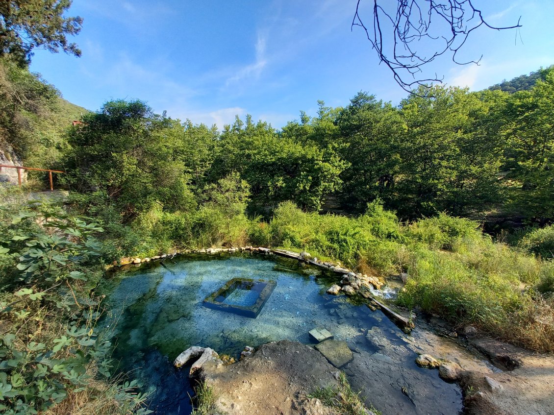 Des sources chaudes a 38 degres, juste pour nous et notre bain du matin ......MMmmmmmh