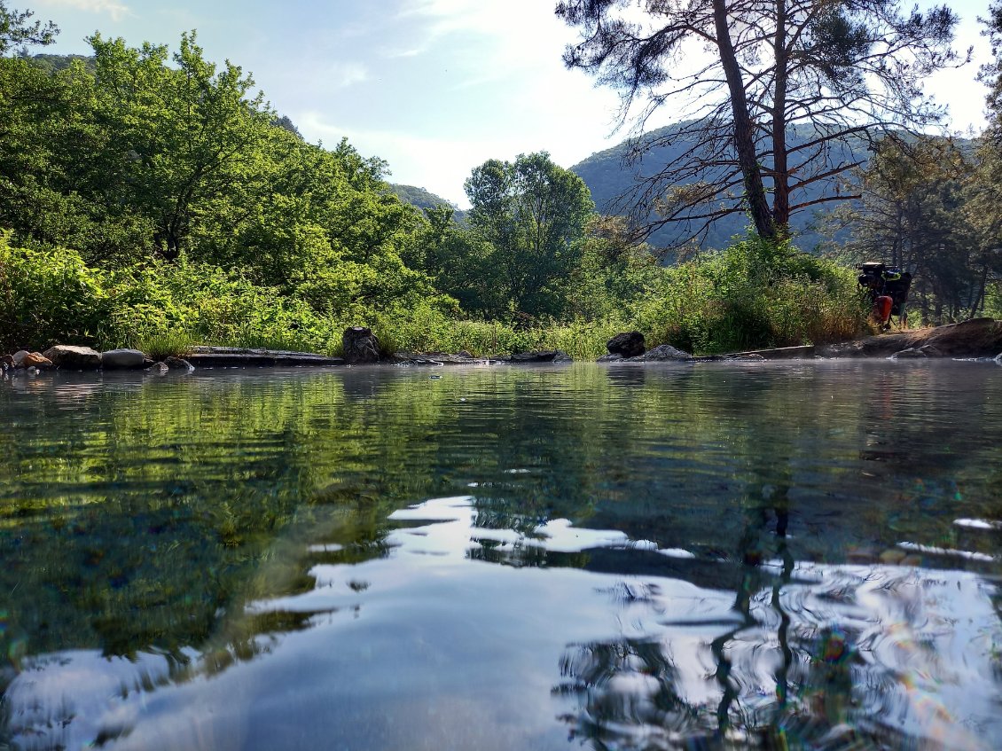 Juste le son de la chute d'eau et des oiseaux