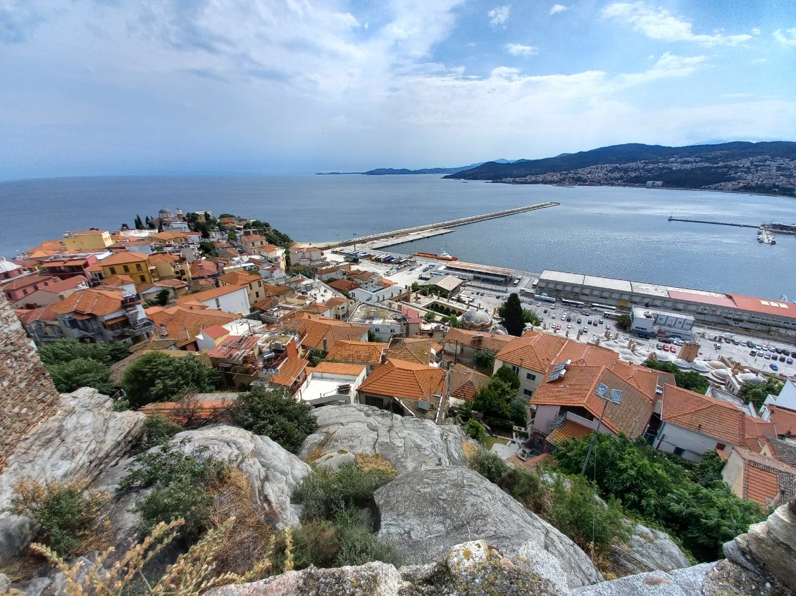 La ville portuaire de Kavala depuis le chateau, et deja une forte influence Ottomane