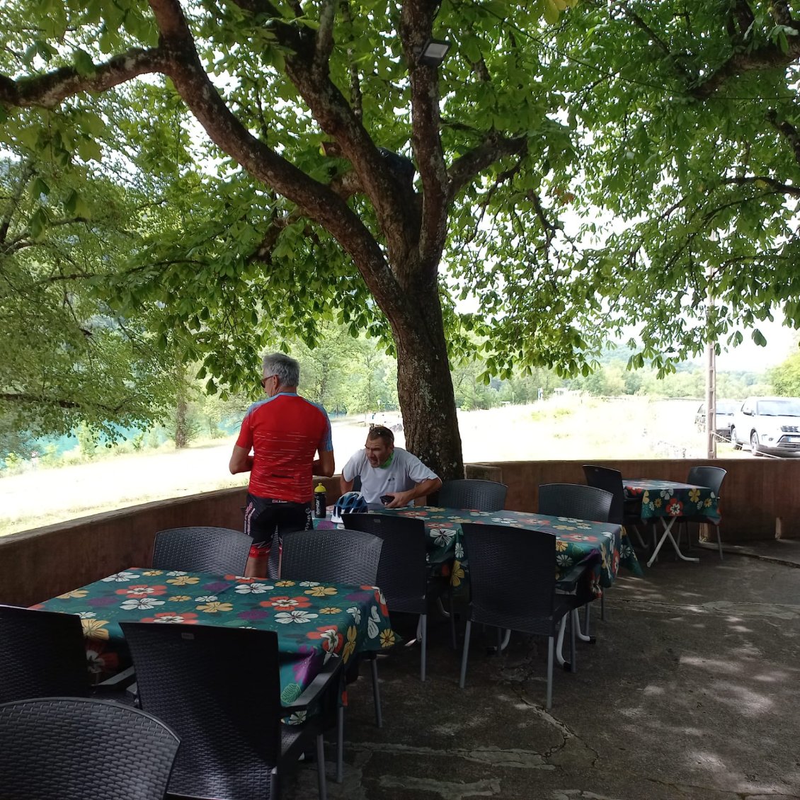 C'est un peu tôt pour le repas mais pas pour la bière !