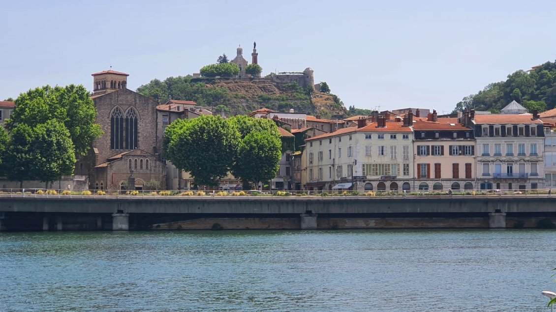 Vue sur Vienne, de la rive droite.