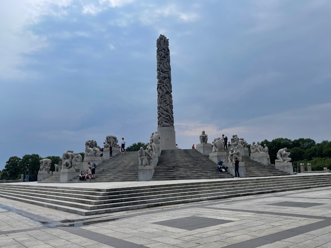 Sculptures dans l’immense jardin du Slottsparken. Gustav Vigeland