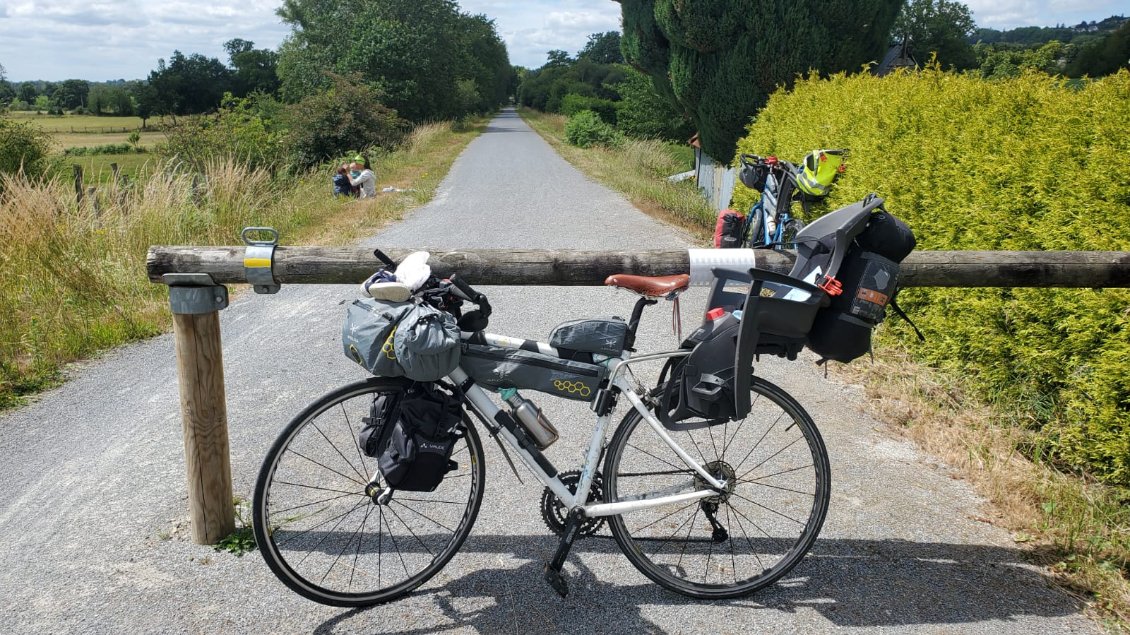 Mon fidèle velo de route, cœur vaillant même quand c'est difficile pour lui. Bon le vtt ça ne sera jamais son truc 😁