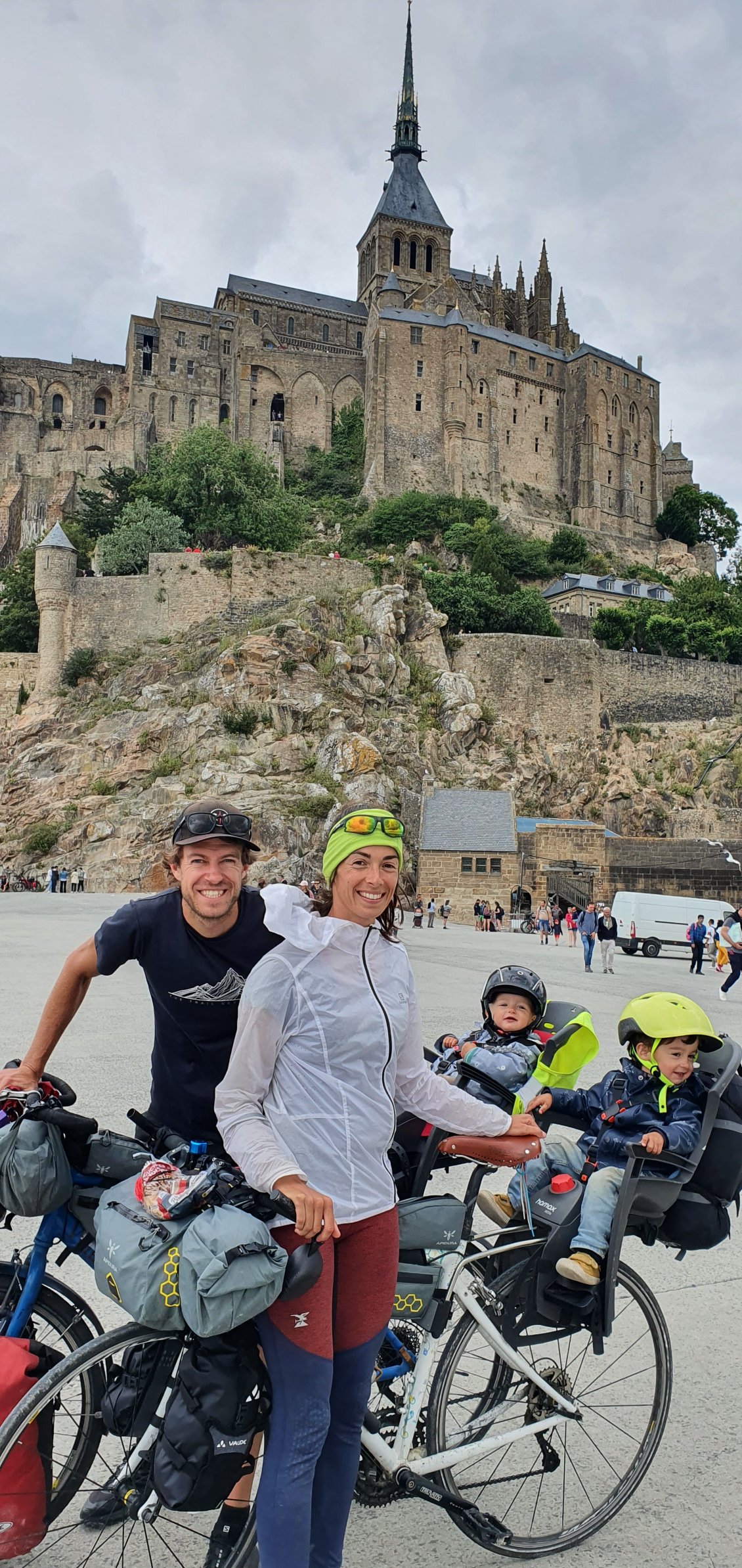 Couverture de Bikepaking de Bourgogne au Mont St Michel en famille.