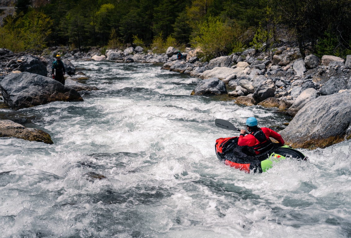 Rivière classe 4+ où un bateau adapté et une bonne expérience de navigation sont nécessaires ! (Mathieu sur le Guil)