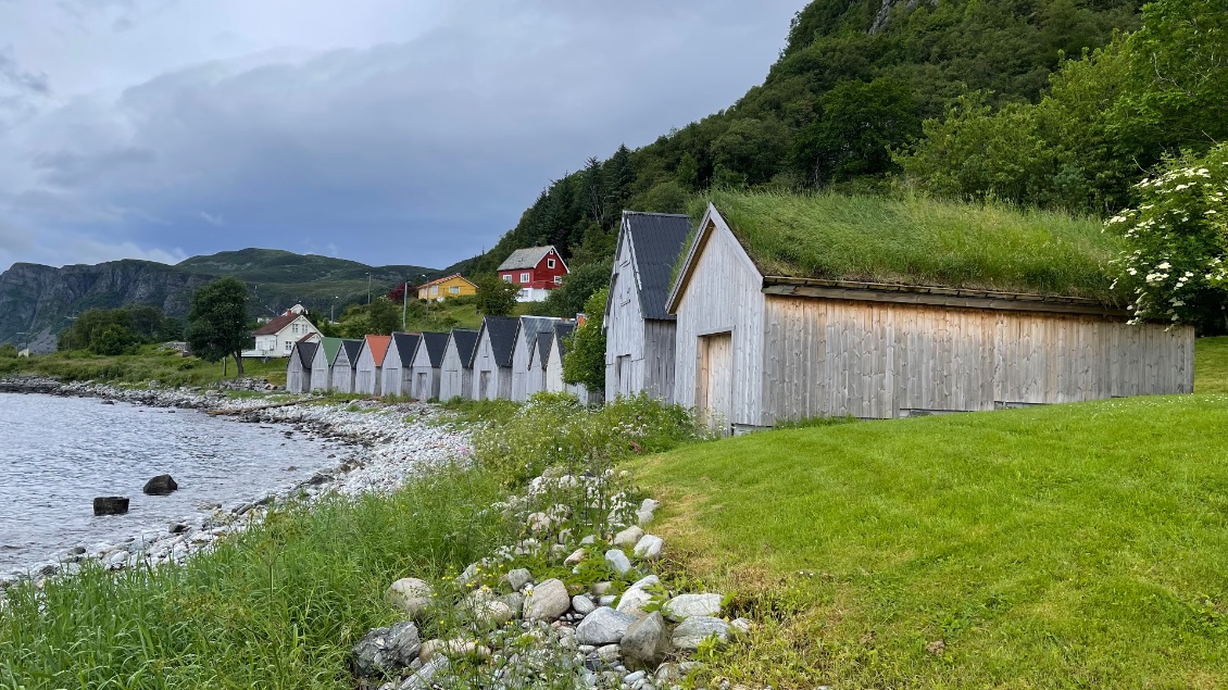 Ce sont des cabanes pour les bateaux