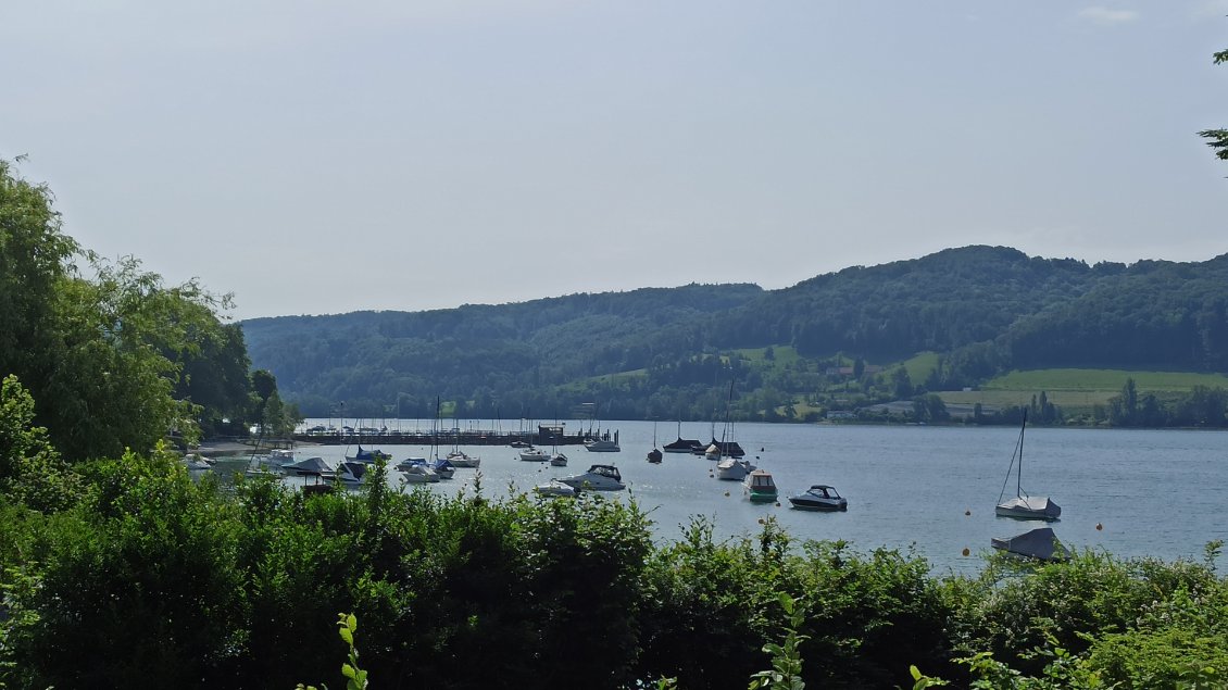 J3. Le lac de Constance est à la frontière de l'Allemagne, la Suisse et l'Autriche. J'ai rarement pu approcher en bord de rives. Par contre il ne paraît pas trop urbanisé, son tour en kayak peut être sympa.