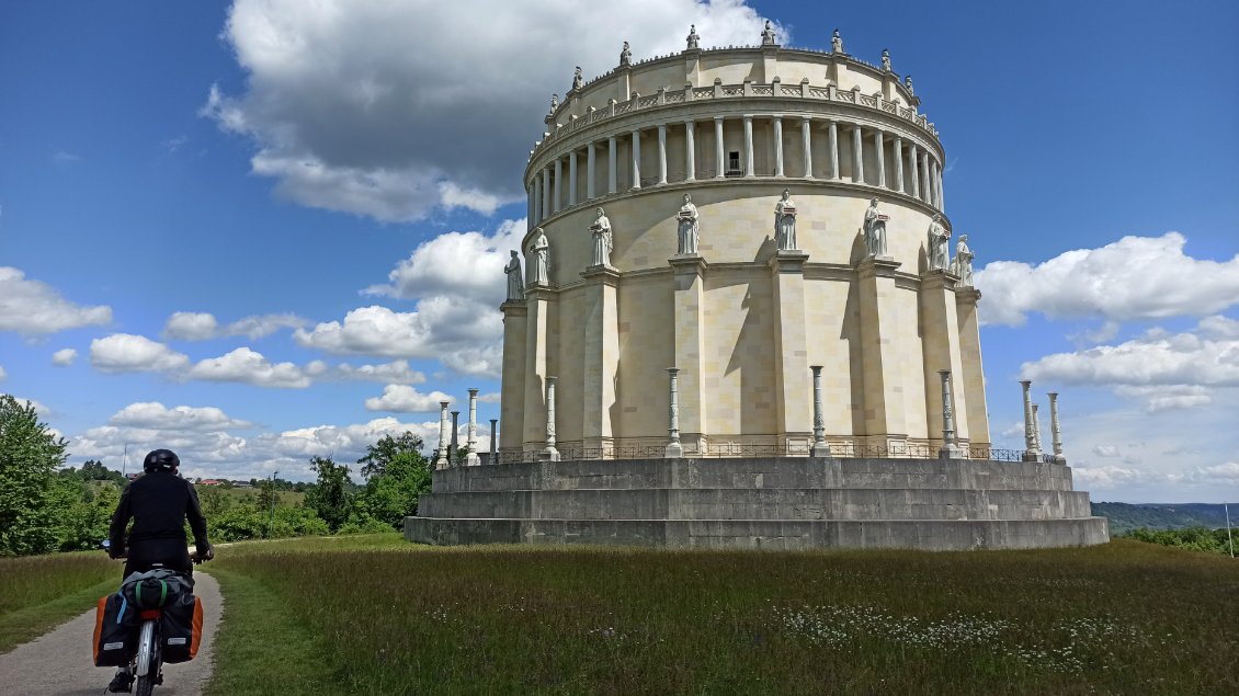 J10. "Salle de la liberation" à Kelheim. Le monument commémore les victoires contre Napoléon Ier.