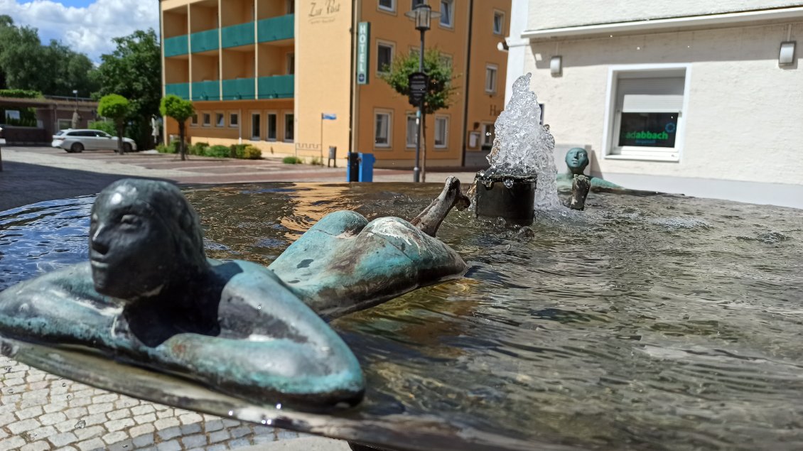 J10. Fontaine aperçue en traversant Bad Abbach.