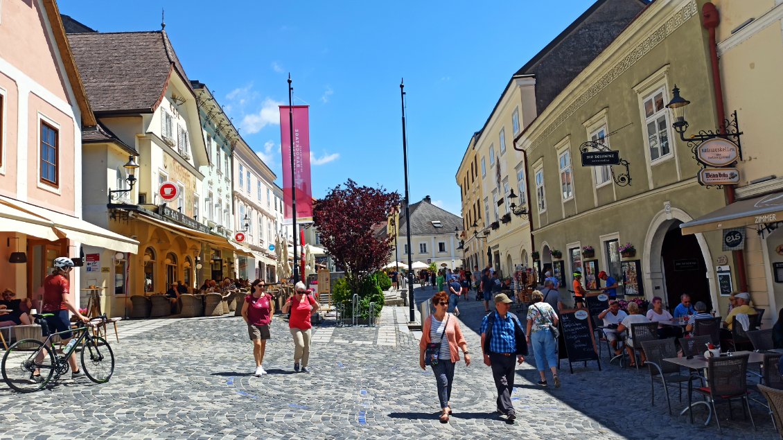 J17. Les petites rues de Melk sont aussi fort jolies. Elles se prêtent volontiers à la flânerie.