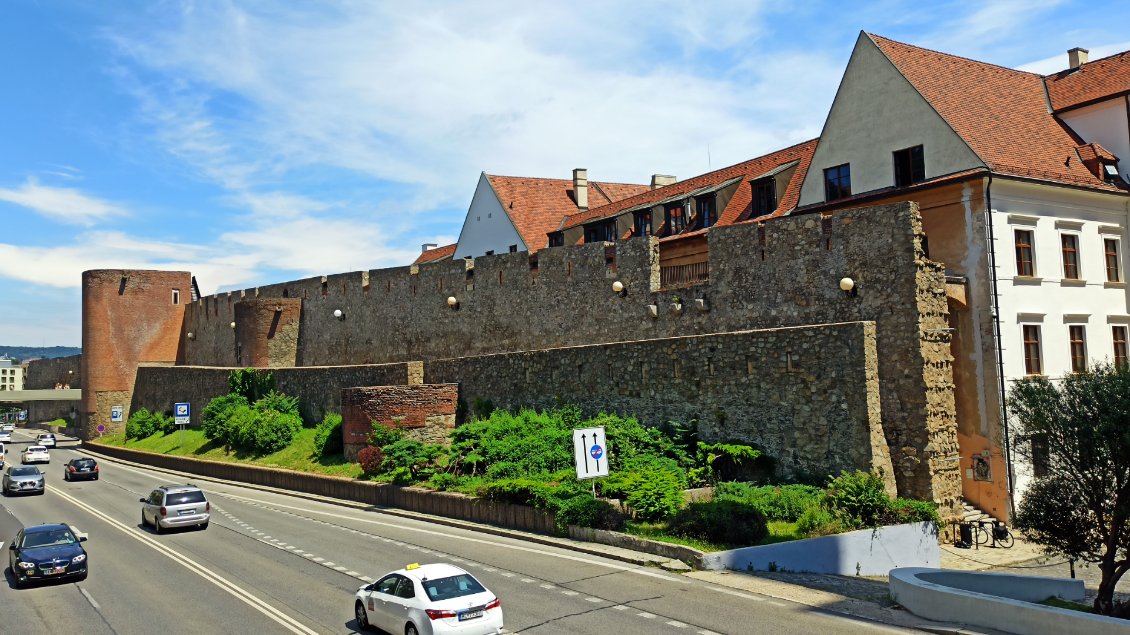 J24. Fortifications de la vieille ville.