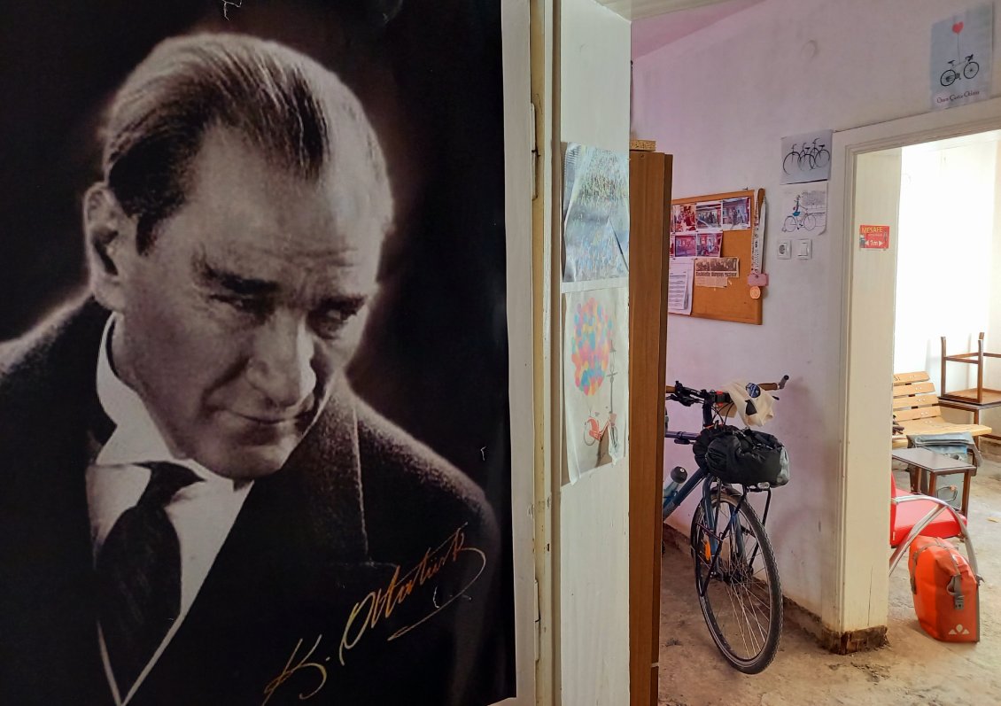 Logé par l'association de cyclistes de Sakarya, sous l'oeil bienveillant du grand Ataturk