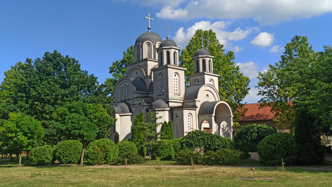J34. La première église croisée est magnifique, et pourtant elle se situe dans une petite ville rurale tout à fait ordinaire.