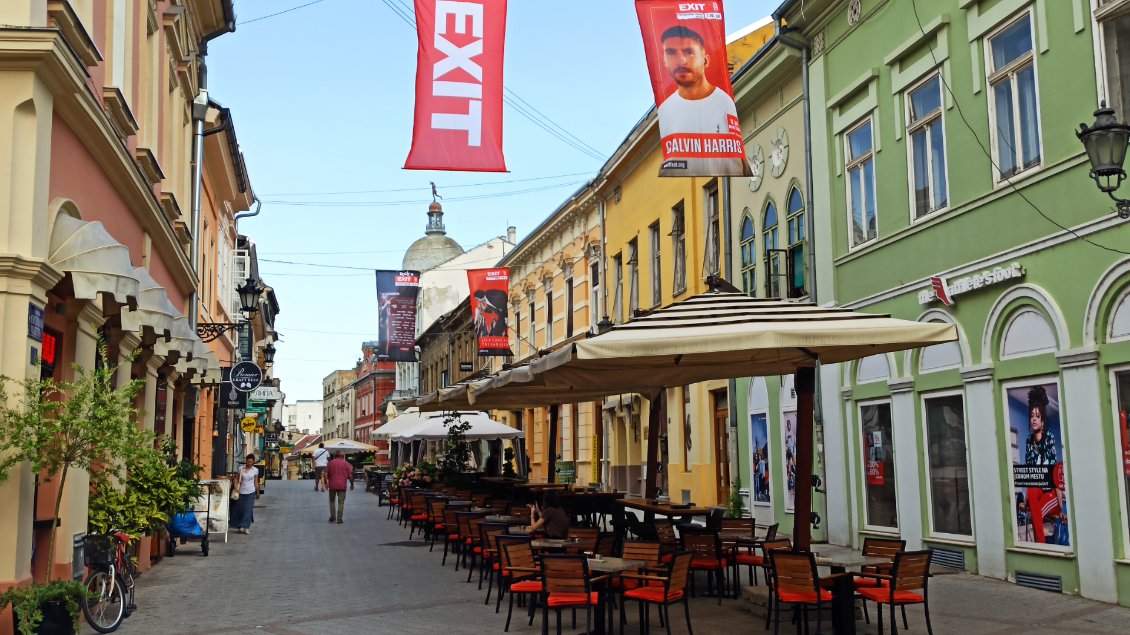 J36. Novi Sad, c'est la deuxième ville de Serbie avec plus de 300 000 habitants.