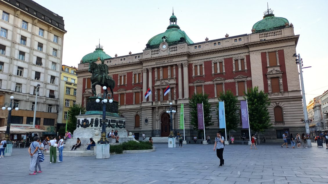 J38. Place de la République à Belgrade, l'une des plus animées.